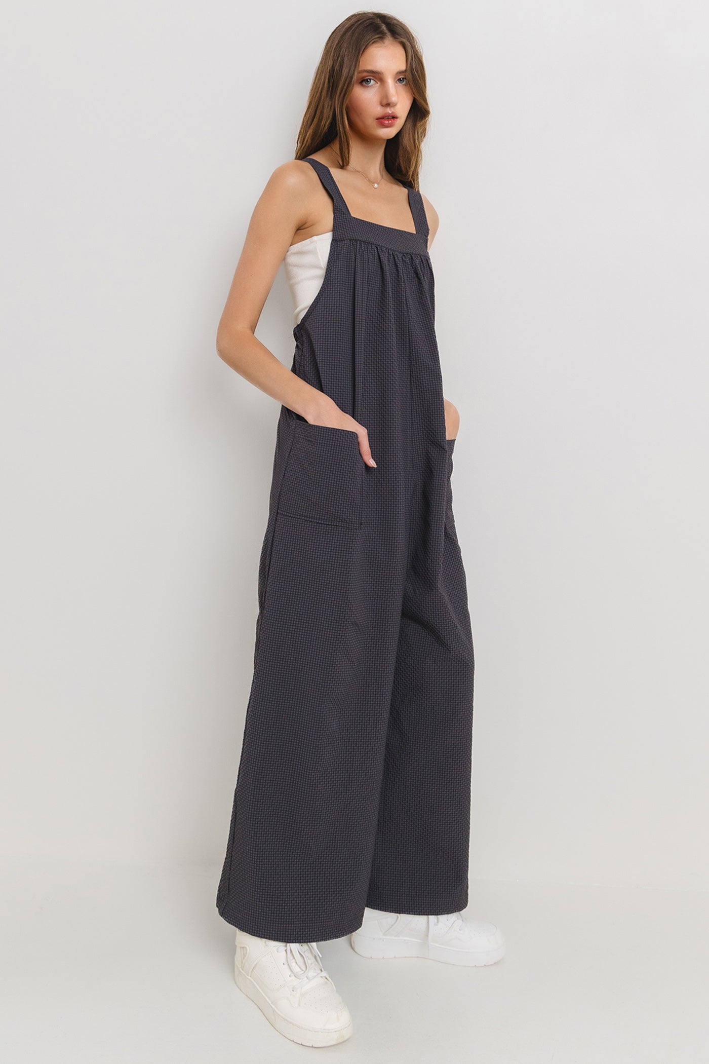 Wide-Leg Pocketed Jumpsuit – Effortless & Bold One-Piece
