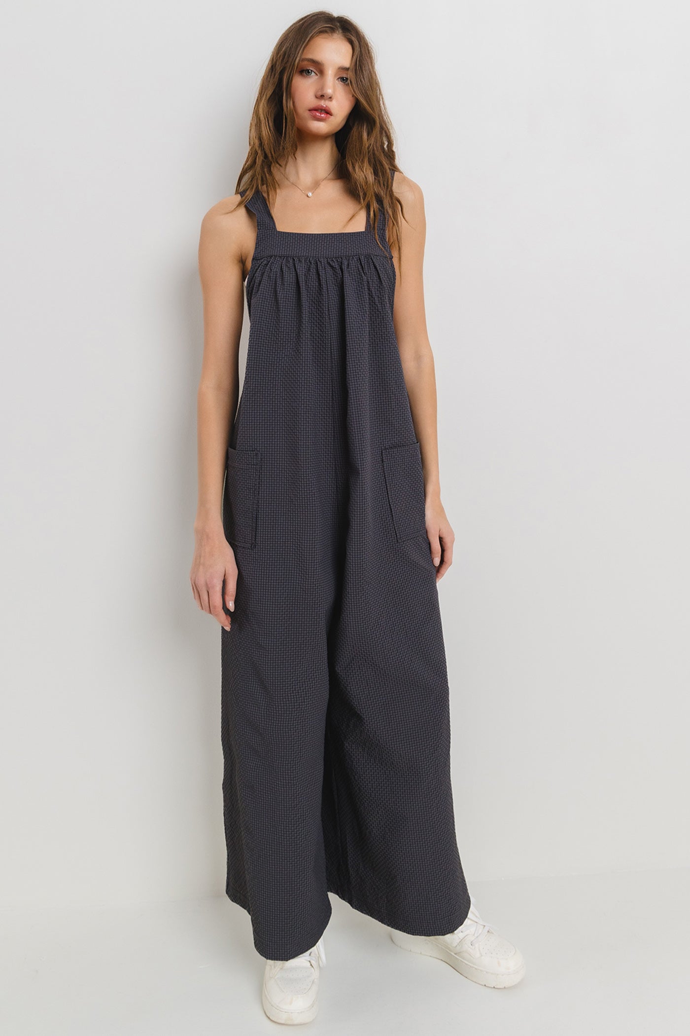 Wide-Leg Pocketed Jumpsuit – Effortless & Bold One-Piece