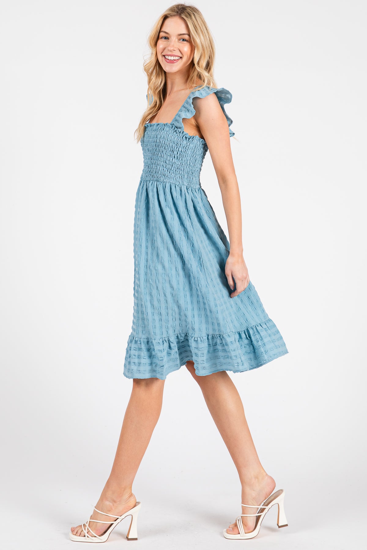 Kleid mit gesmokten Rüschenärmeln