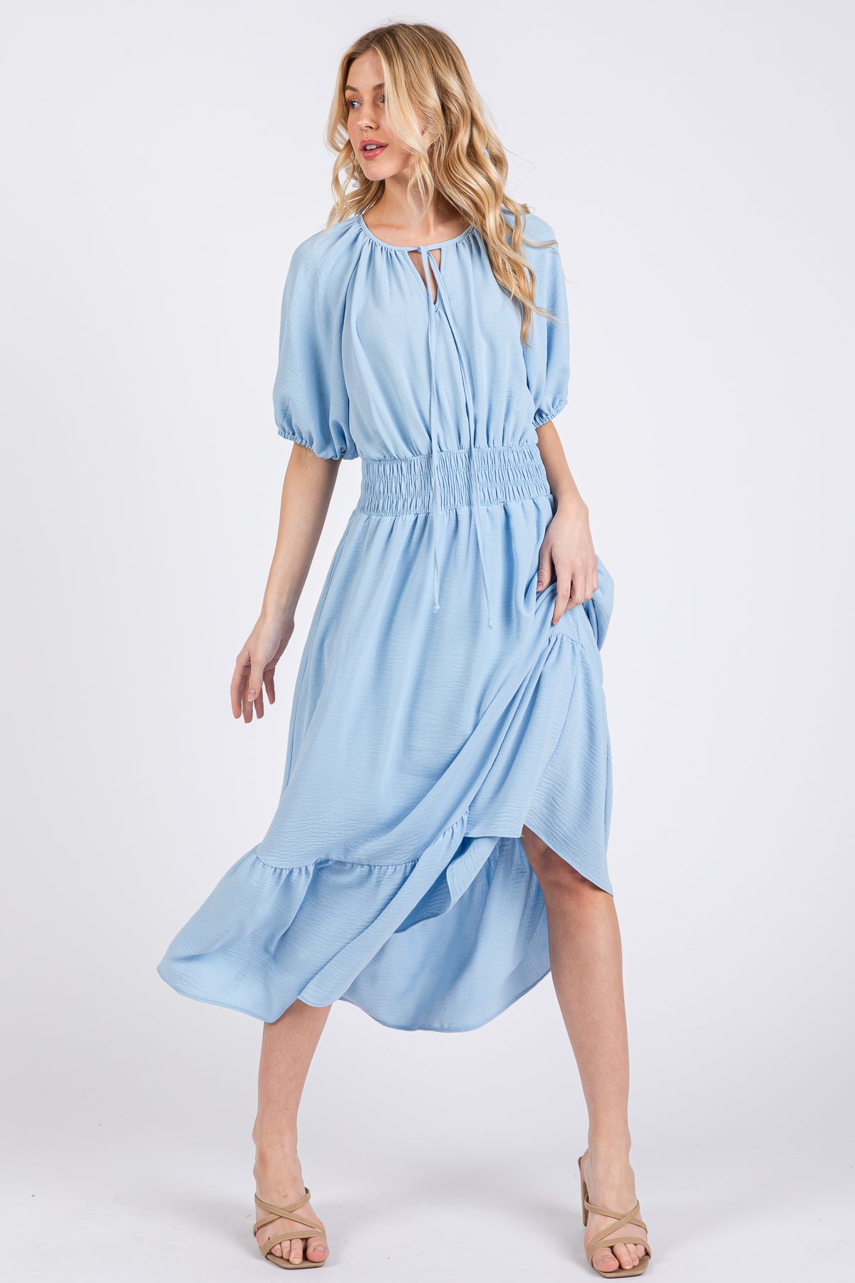 Midikleid mit gesmokter Taille und Puffärmeln