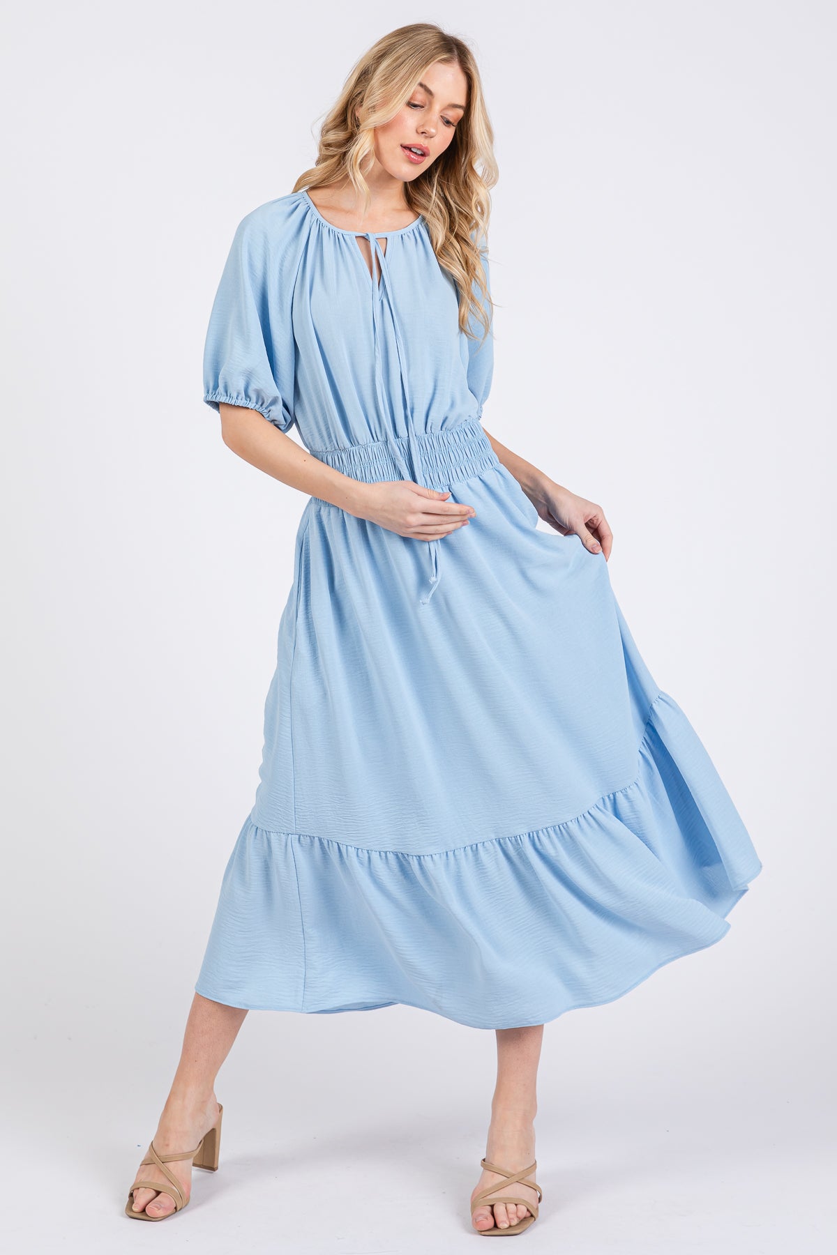 Midikleid mit gesmokter Taille und Puffärmeln