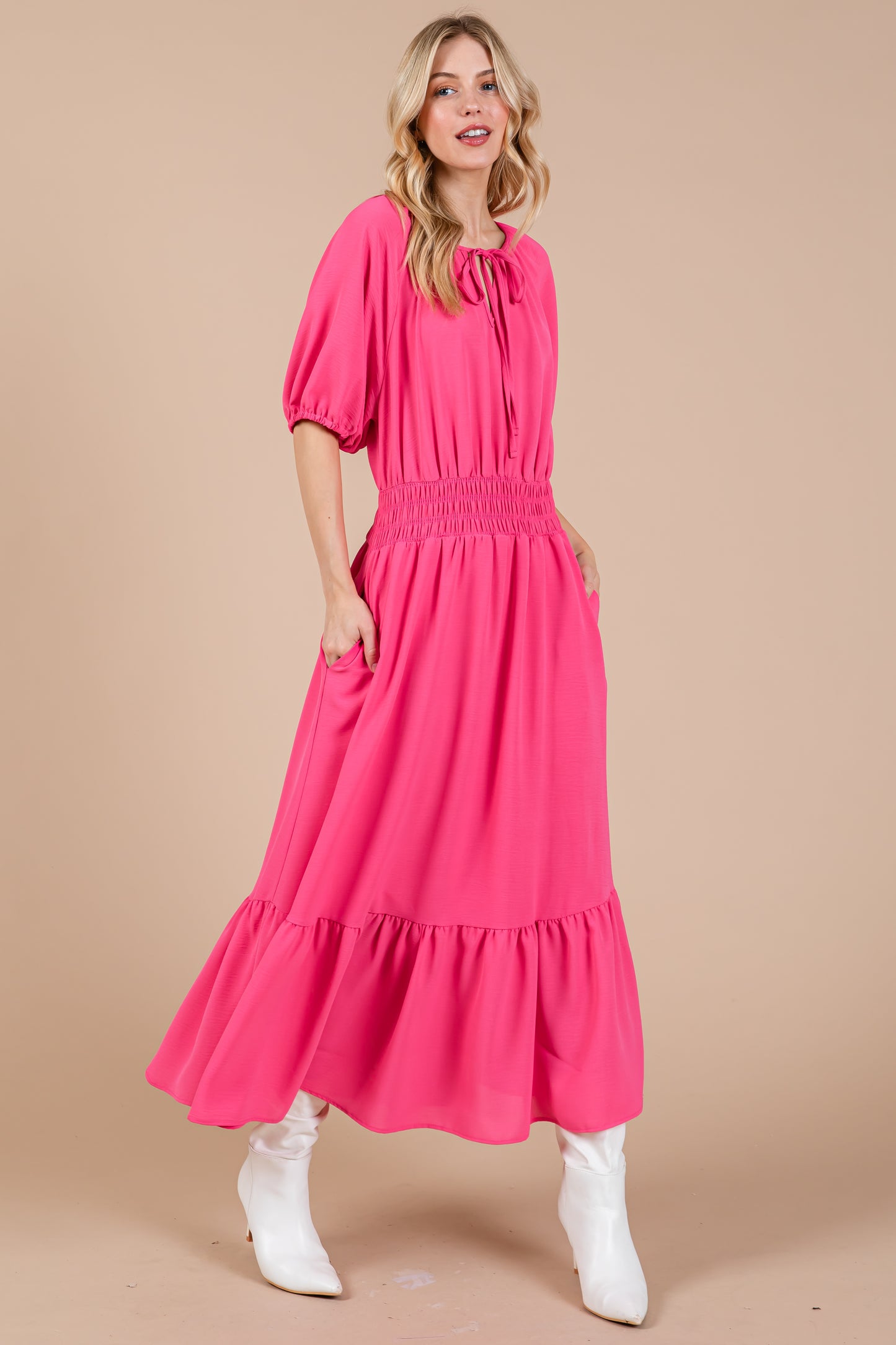 Midikleid mit gesmokter Taille und Puffärmeln