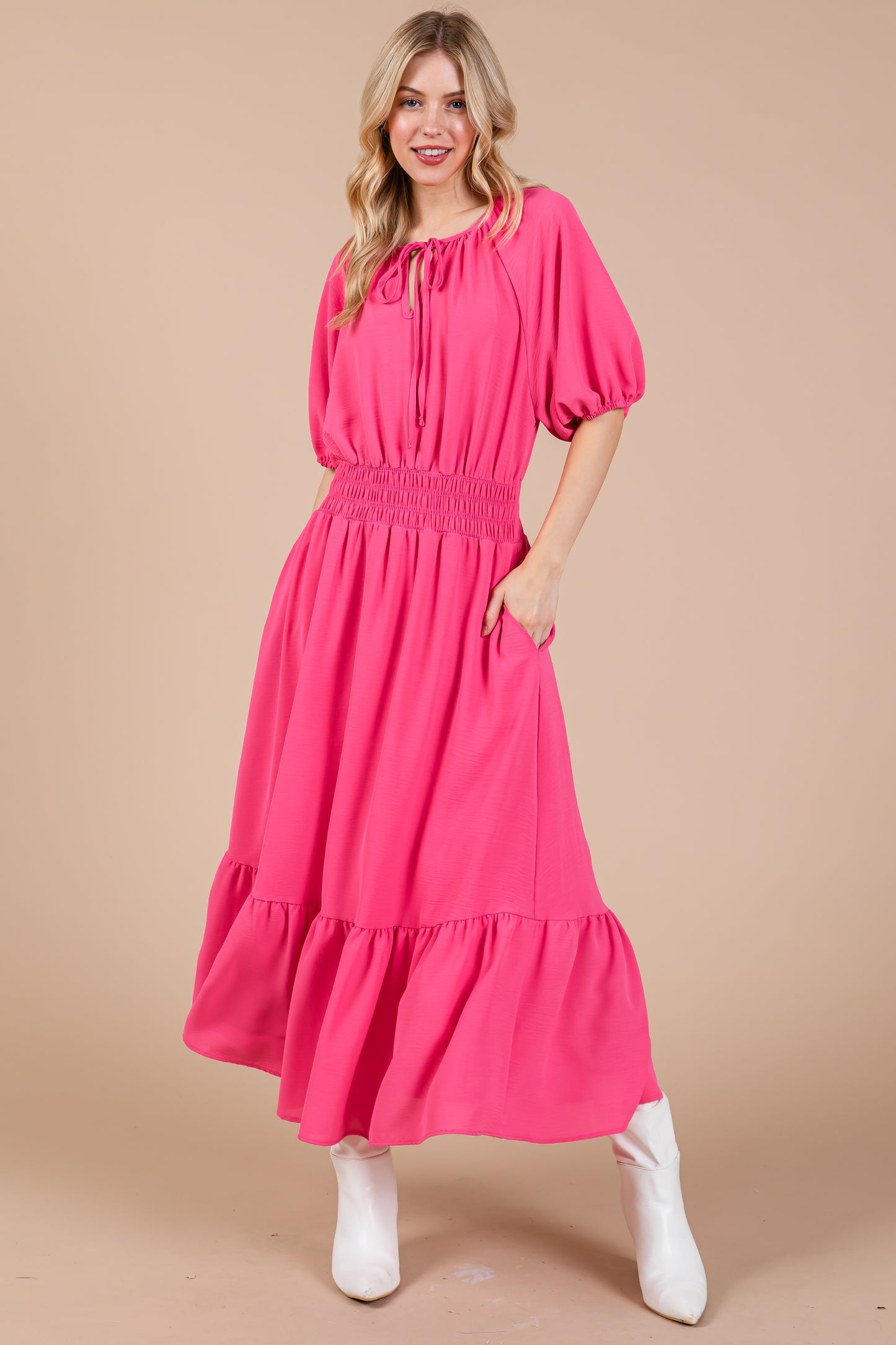 Midikleid mit gesmokter Taille und Puffärmeln