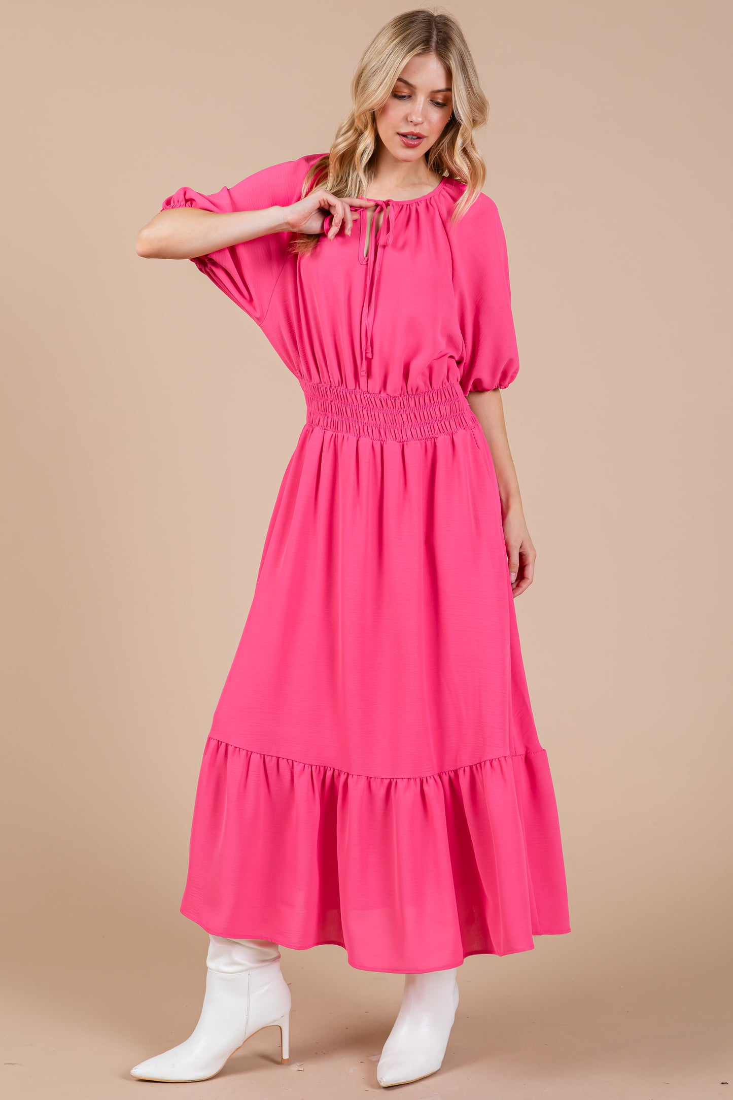 Midikleid mit gesmokter Taille und Puffärmeln