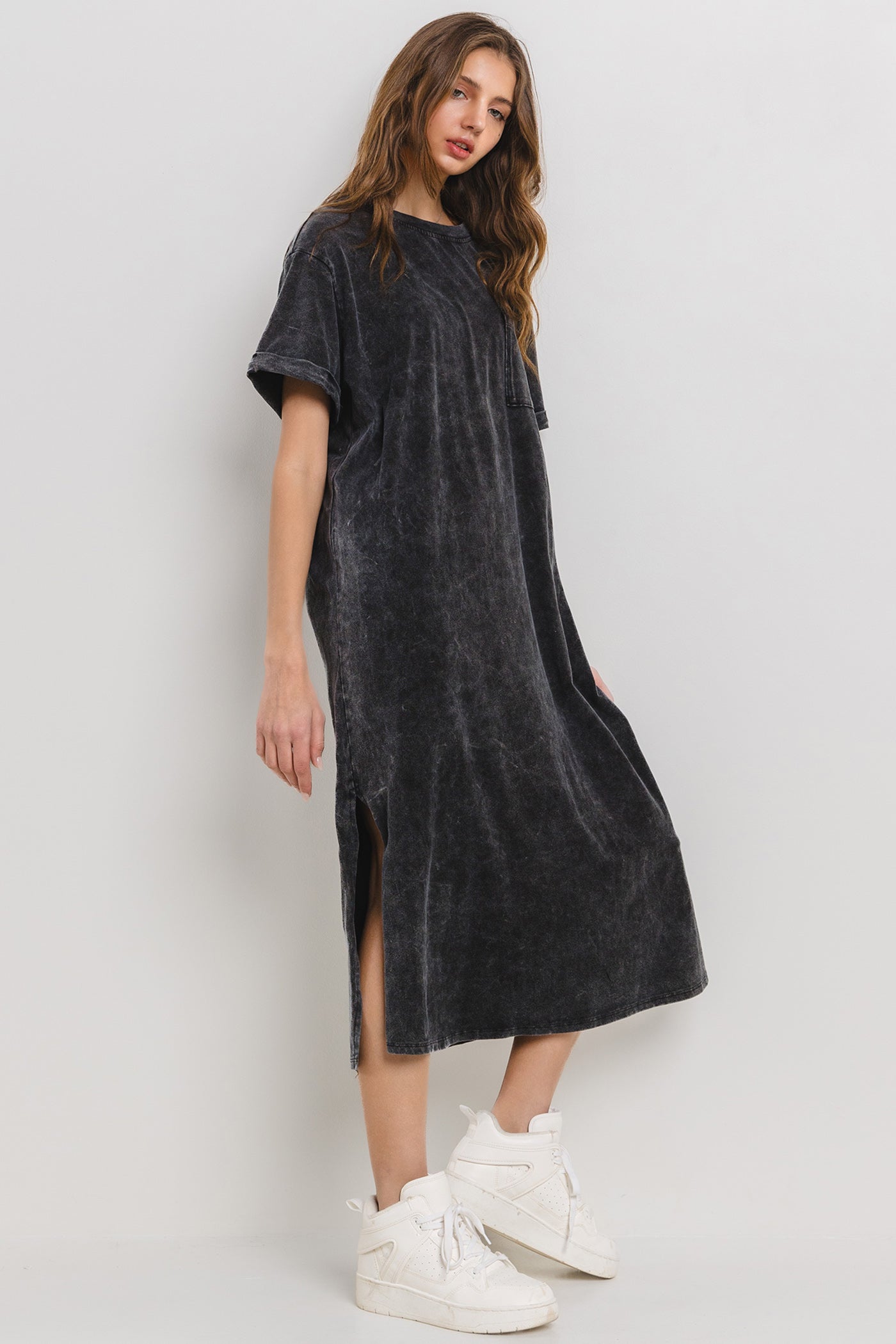 Mineralgewaschenes Midi-T-Shirt-Kleid mit Tasche