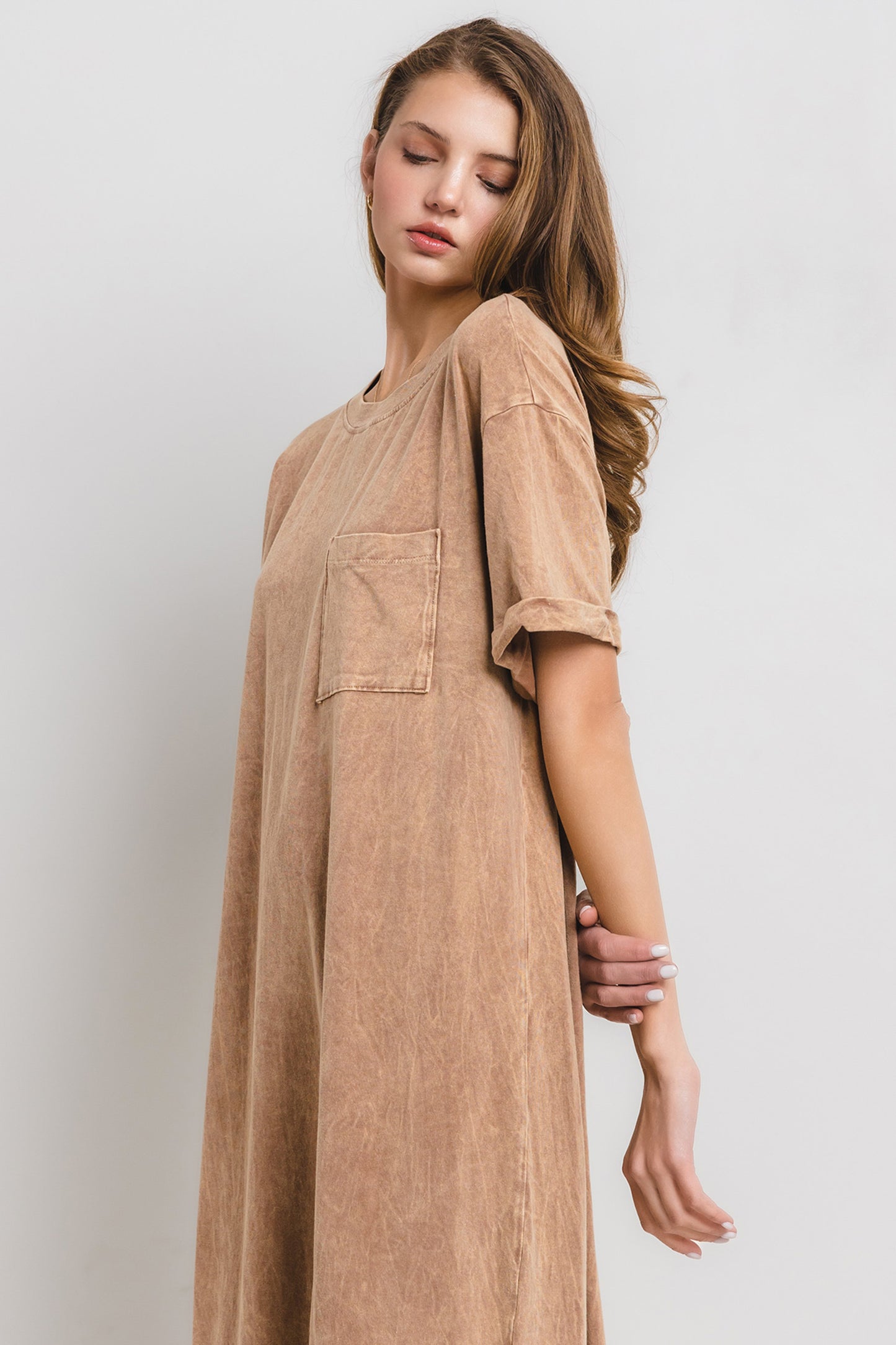 Mineralgewaschenes Midi-T-Shirt-Kleid mit Tasche