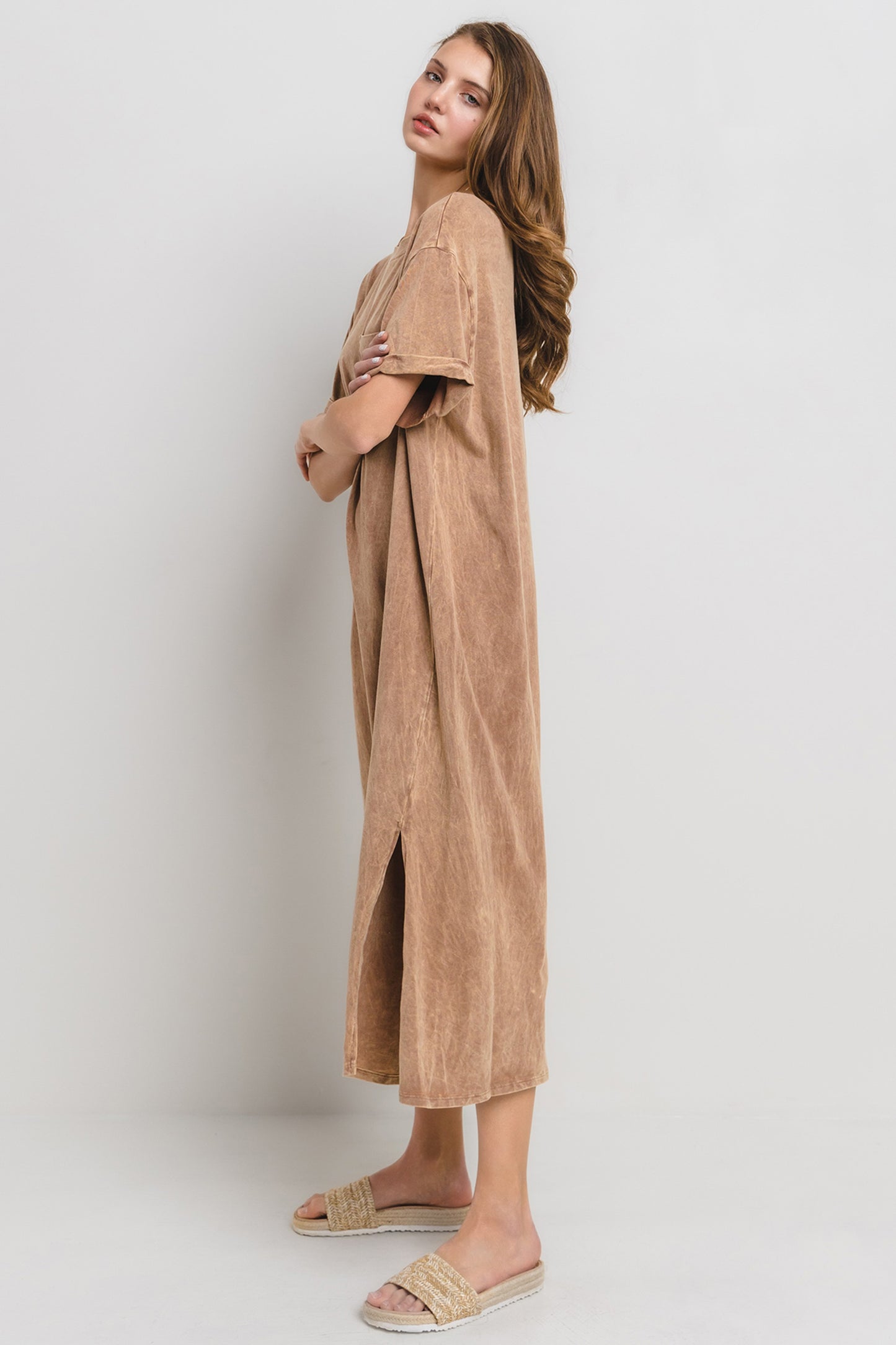 Mineralgewaschenes Midi-T-Shirt-Kleid mit Tasche