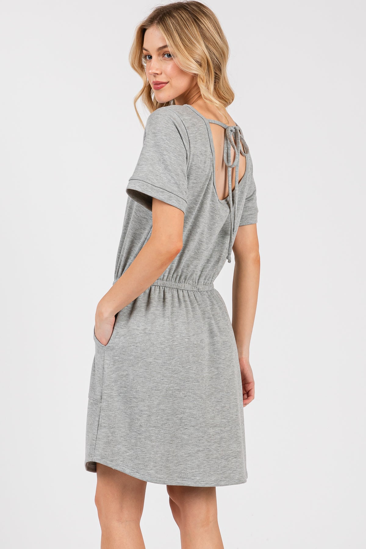 T-Shirt-Kleid mit Kordelzug und integrierten Shorts – entspannte Passform und stilvoller Komfort