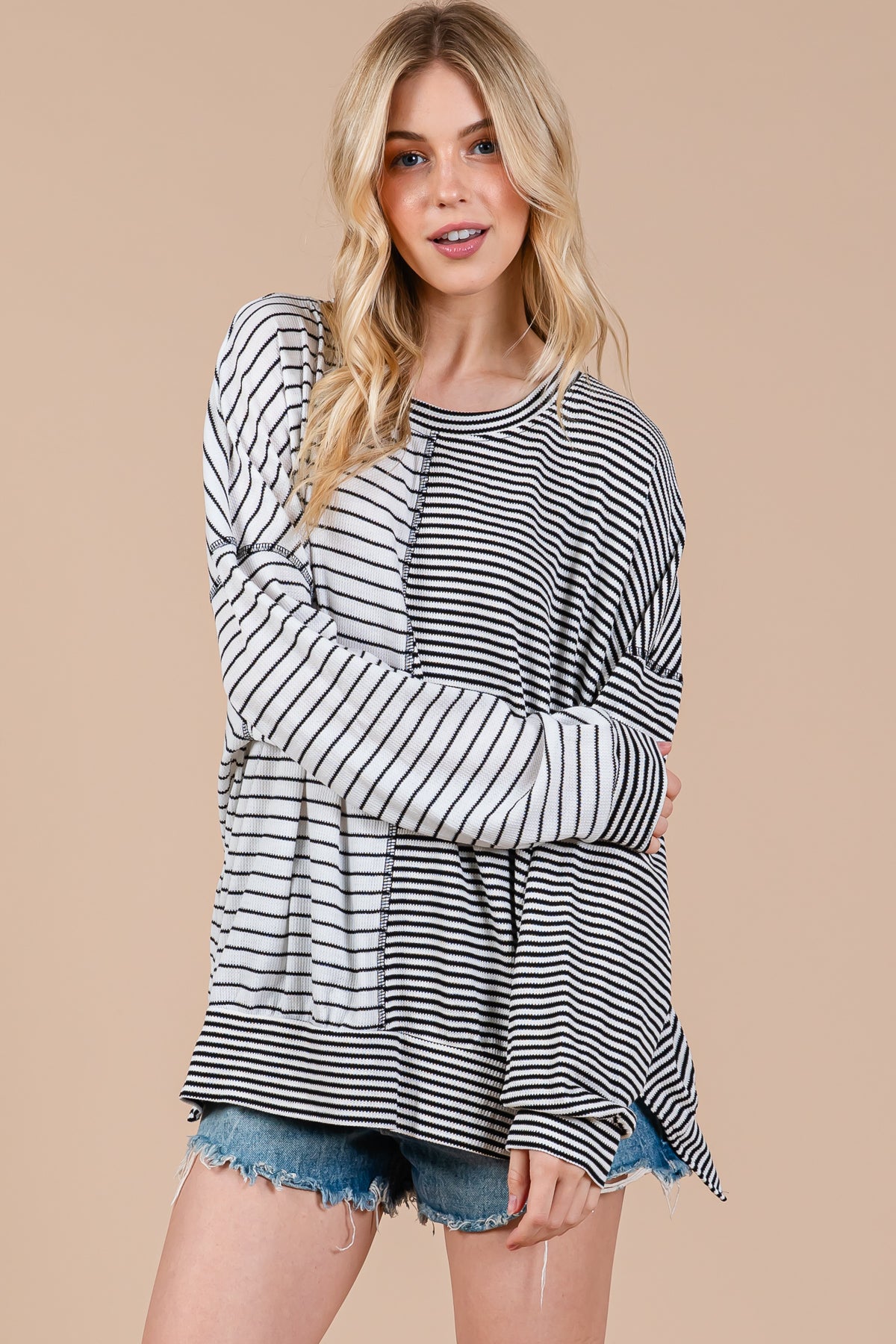 Weekend – Gestreiftes Oversize-Oberteil mit langen Ärmeln